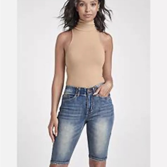 VENUS Pants - Venus Bermuda Jean Shorts Womens 4 Elastic Waistband Medium Wash V221024